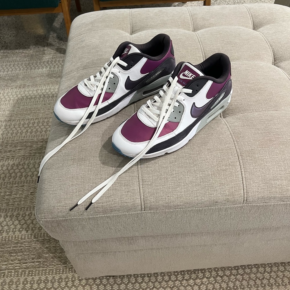 Nike Men’s Purple and White Sneakers